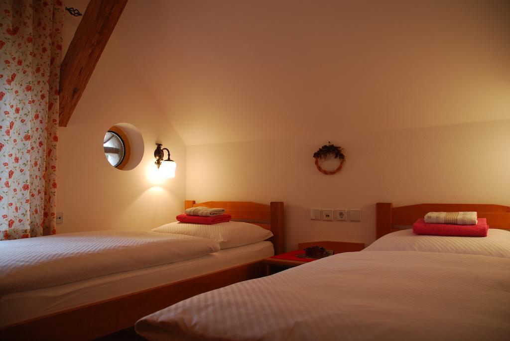 Farm Stay Rotovnik - Plesnik Slovenj Gradec Phòng bức ảnh